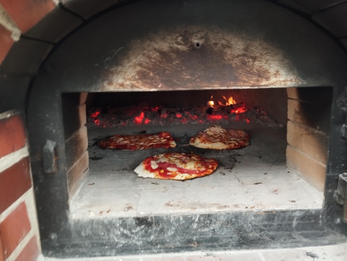 Es gibt Pizza