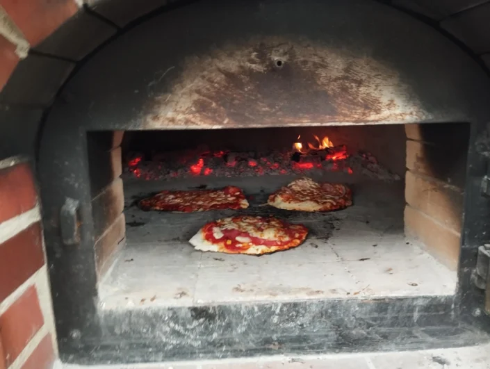 Es gibt Pizza